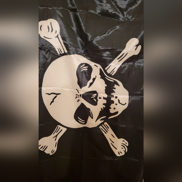 Flag with Skelton cross bones - Picture 2 of 2